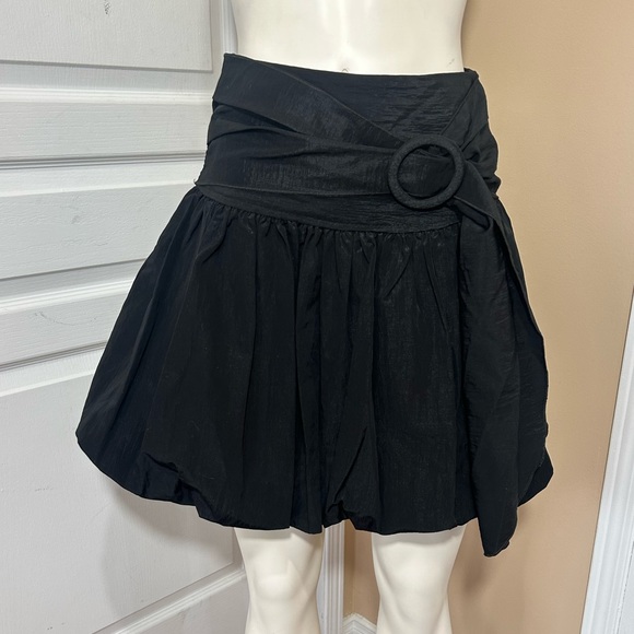 SATIN BLACK BALLOON BUBLÉ SKIRT in size small - Picture 4 of 8